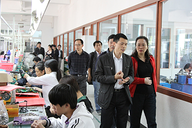 福建省委統(tǒng)戰(zhàn)部副部長(zhǎng)、省工商聯(lián)黨組書(shū)記王玲視察虹潤(rùn)公司